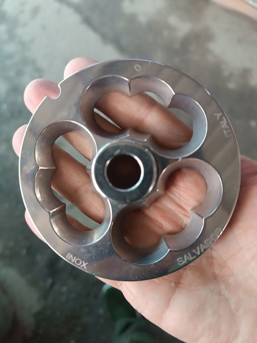 Ножи сетки подрезные на промышленные мясорубки