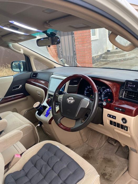 Продам Toyota Vellfire 3.5 обьём.