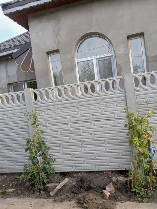 Vând gard din beton