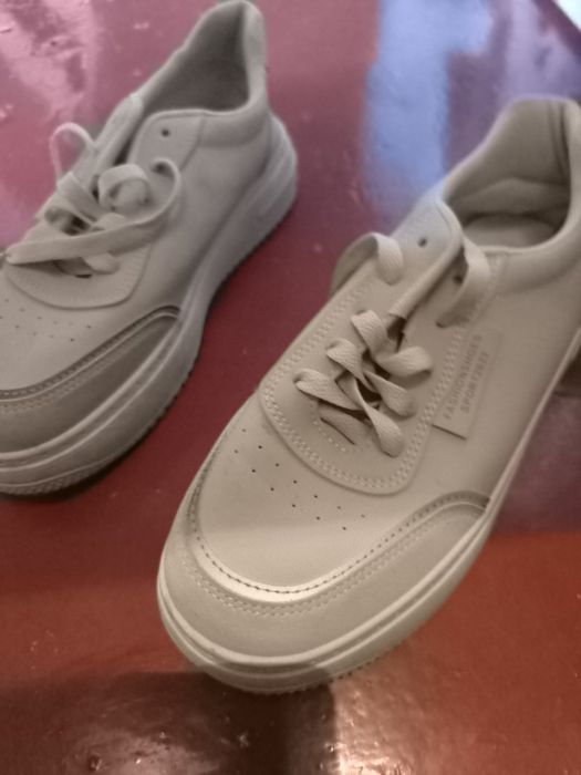 Продам кроссовки