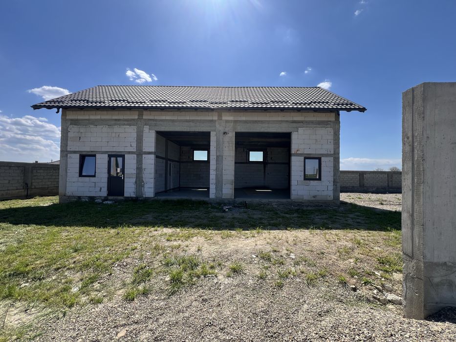 Hala plus teren de vanzare