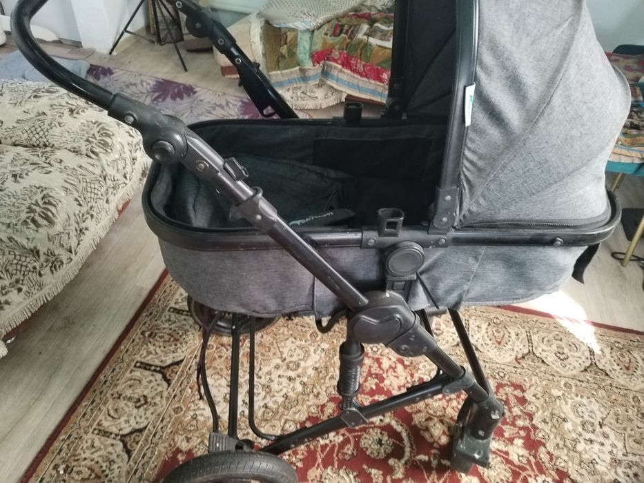 продам детскую каляску б/у