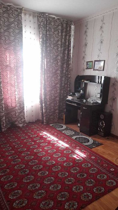 срочно продается СВОЯ 3 комнатная (переделанная на 4 ком) квартира