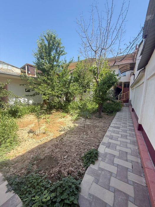 Чилонзор Козирабод махалла 4.3 сотих 235000$
4.3 сотих
2 этаж
8 хона
Ё