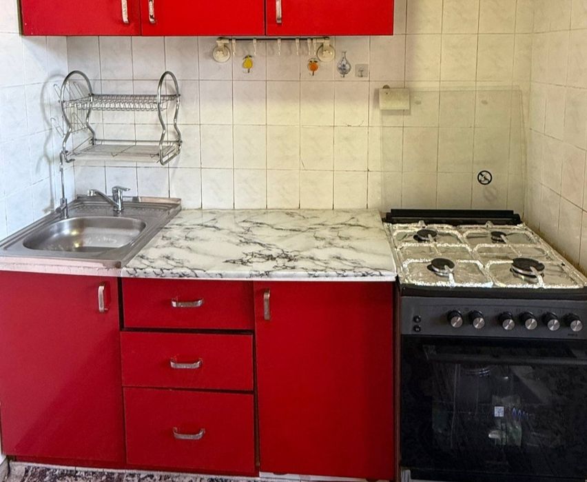 Продаётся 3х ком. У входа метро . Максим Горкий, БИЙ