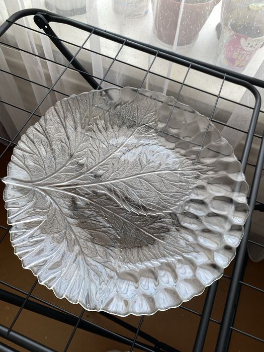 Продам столовый набор тарелок