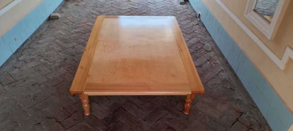 Sof yog'ochdan yasalgan xontaxta