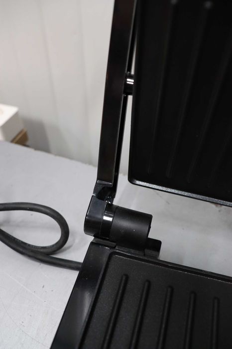 Tristar Gril de Contact 1000W GR-2854незалепващо покритие, лек дефект