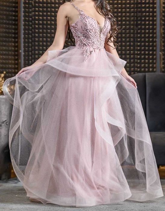 Бална рокля в цвят пепел от рози