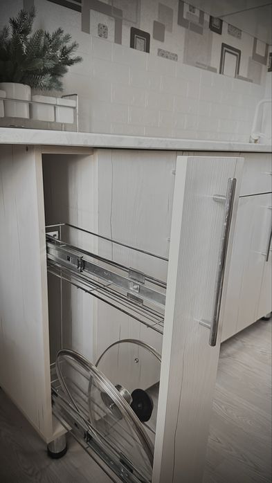 Кухоный гарнитур+микроволновка