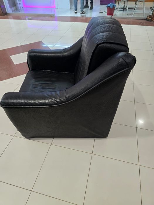 Vand 2 fotolii de piele