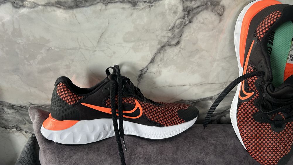 Нови оригинални маратонки Nike