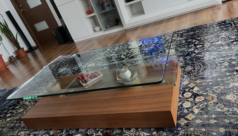 Măsuță de cafea premium – lemn masiv + sticlă securizată