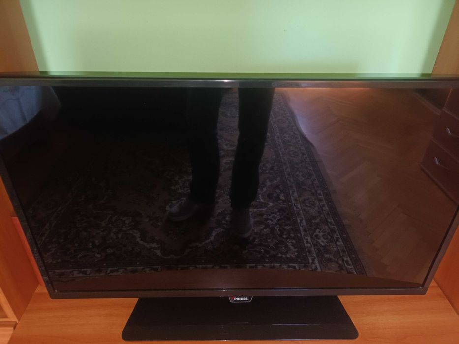 Televizor smart diagonala 100 in stare noua folosit 1 luna pret 450 ron