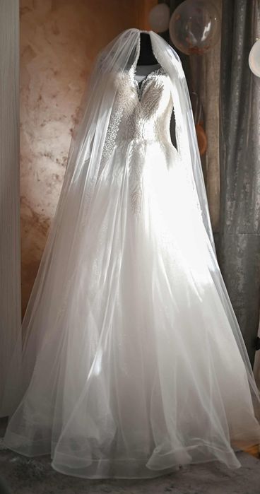 Rochie de mireasa/ Costum de ginere