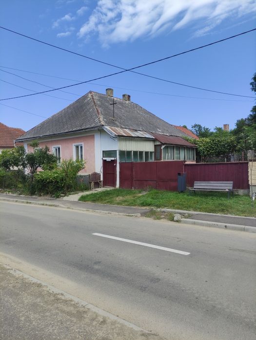 Casă de vânzare .