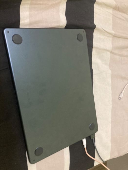 MacBook Air 13 - M4 16GB RAM / 256GB SSD – Midnight КАТО НОВ