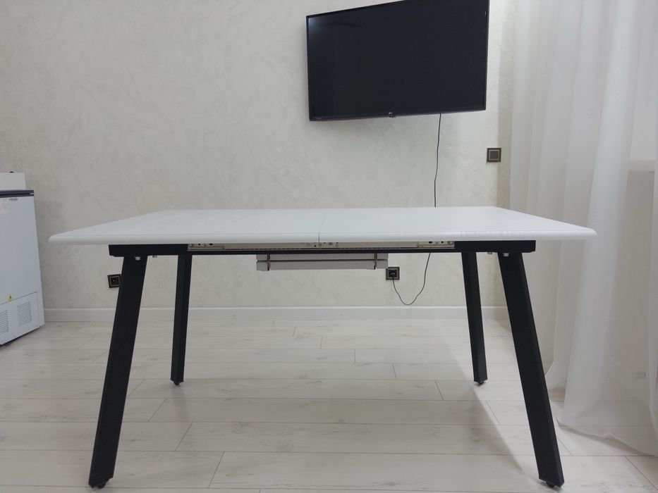 Продам раздвижной стол обеденный