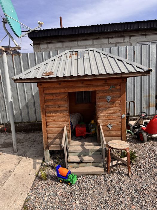 Домик деревянный