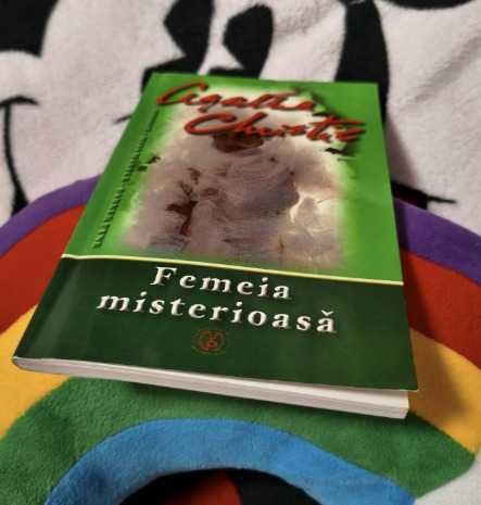 Femeia misterioasă - Agatha Christie (carte rară)