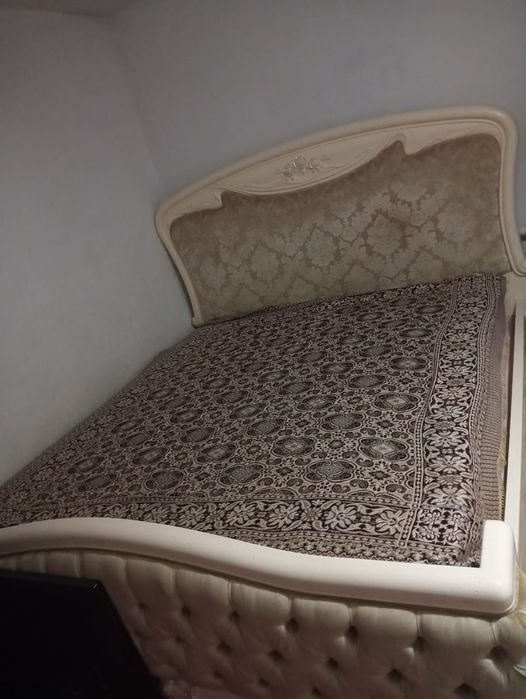 Спальня кровать ..