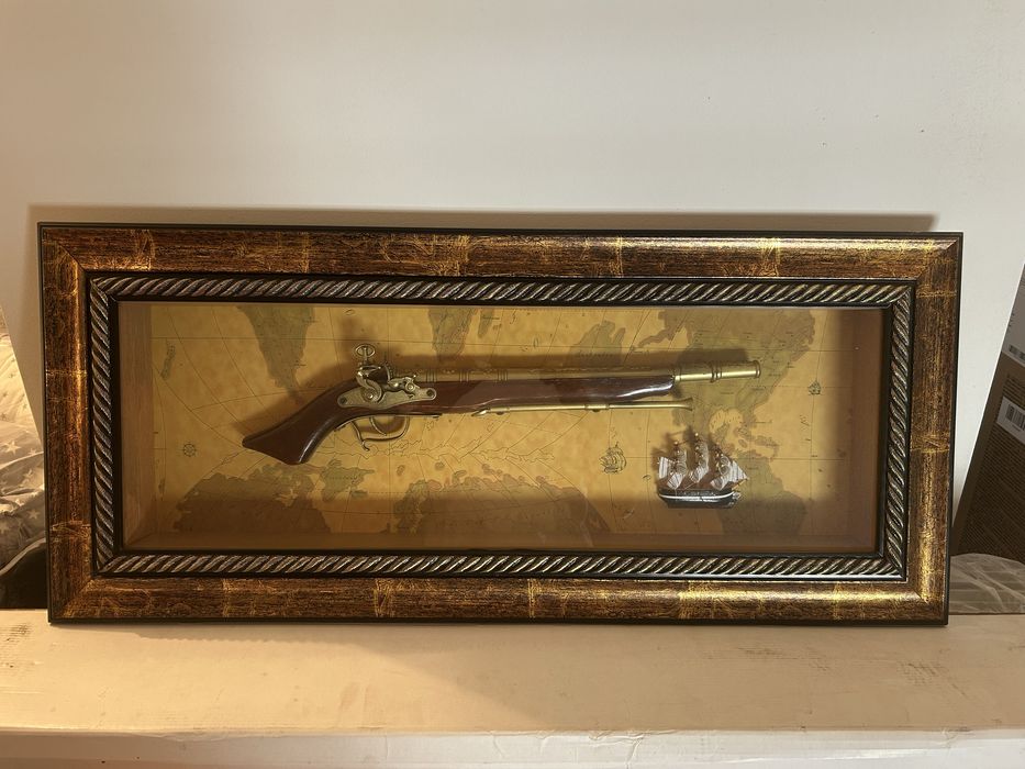 Ретро декоративен пистолет в рамка