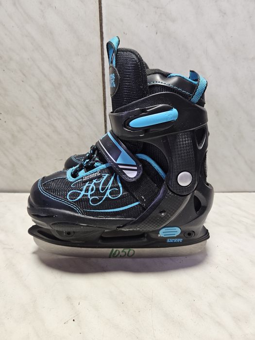Patine 1050 gheata reglabile   marime 32-33-34-35 impecabile .