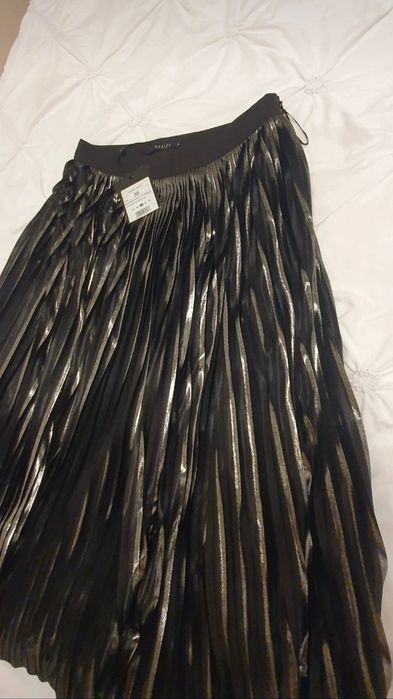 Fusta midi neagra  plisata Mohito