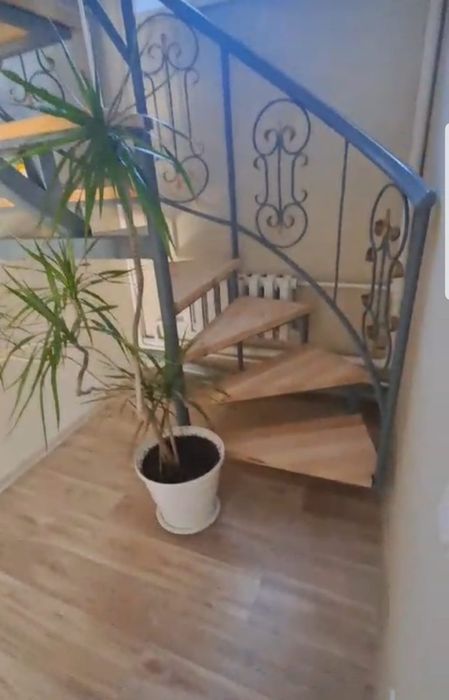 Продам 2х этажный коттедж