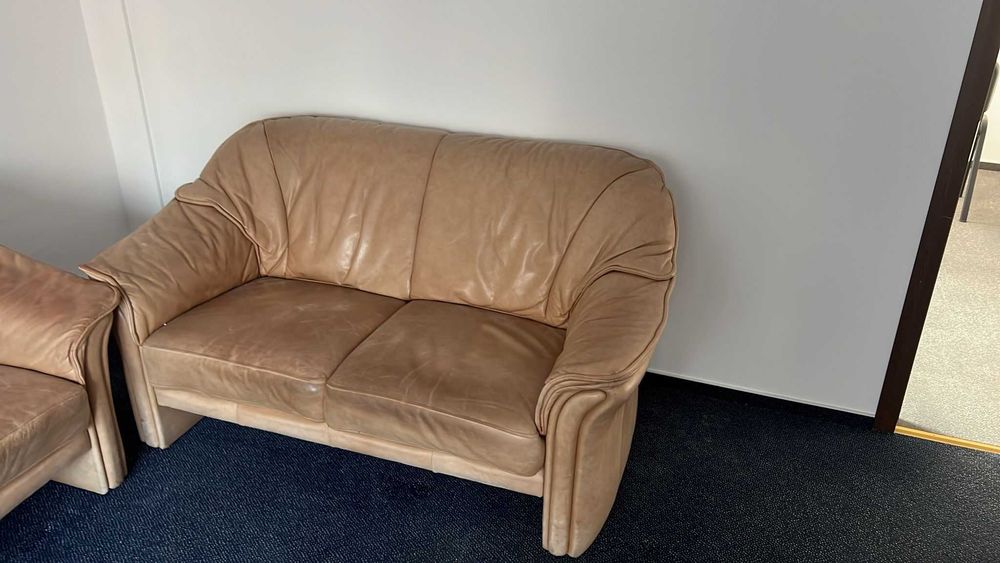 Vand  trei canapele de piele, stare foarte buna, fara defecte, 700 lei