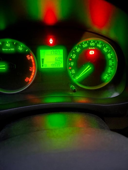 Vând skoda fabia benzina 1,4 2008