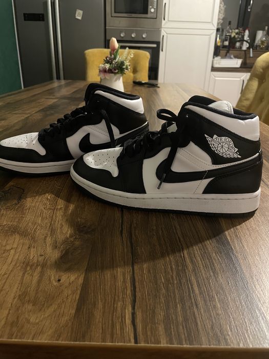 Jordan 1 mid marimea 39