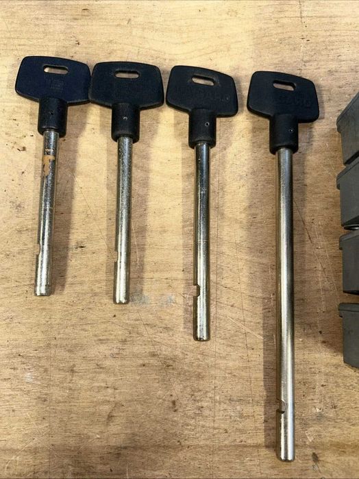 4x LAGARD 2270 Сейфови брави с по един ключ всяка