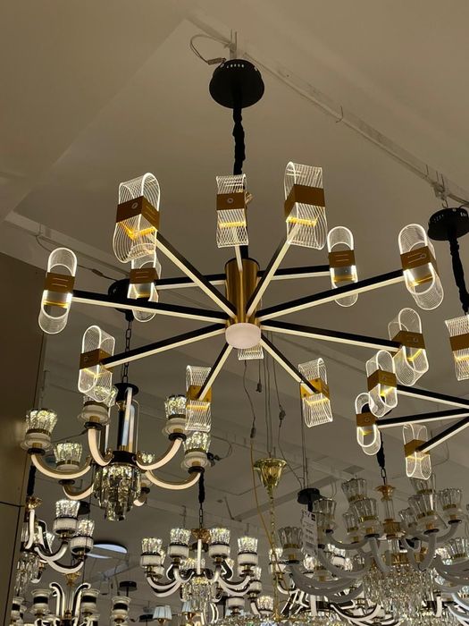 Продается новая люстра