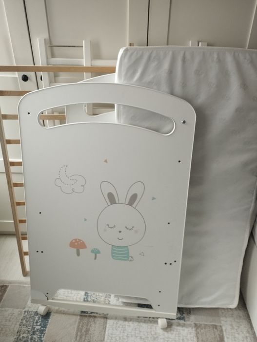 Манеж детский белого цвета