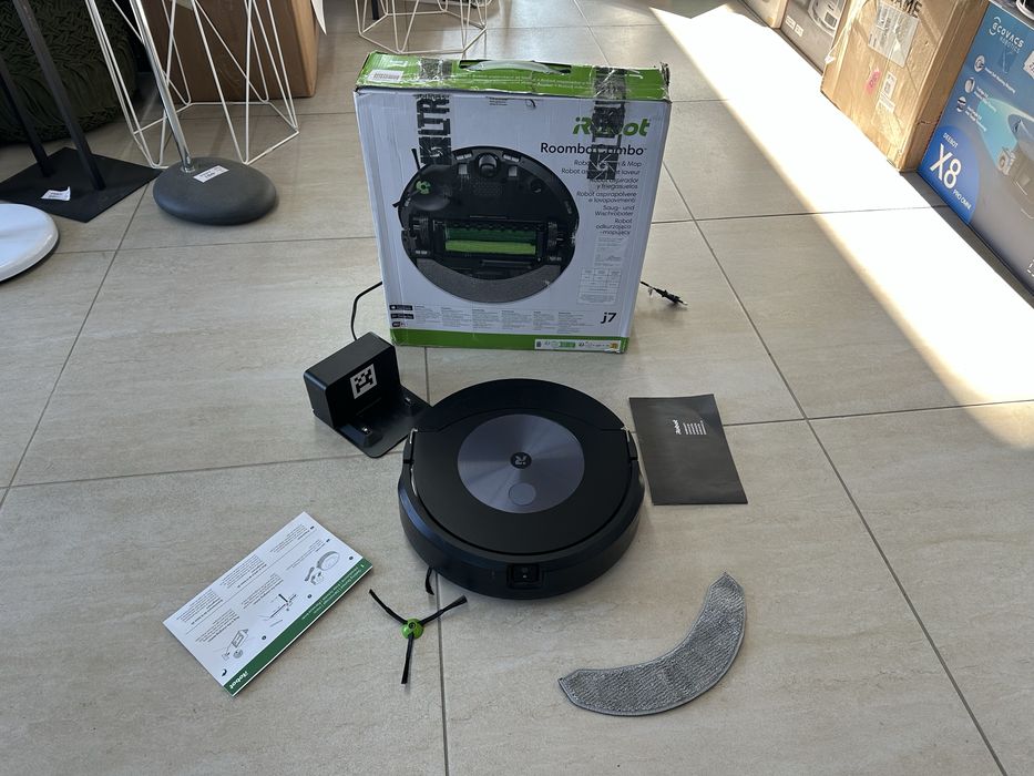 Robot aspirator iRobot Roomba Combo j7 (c7156)