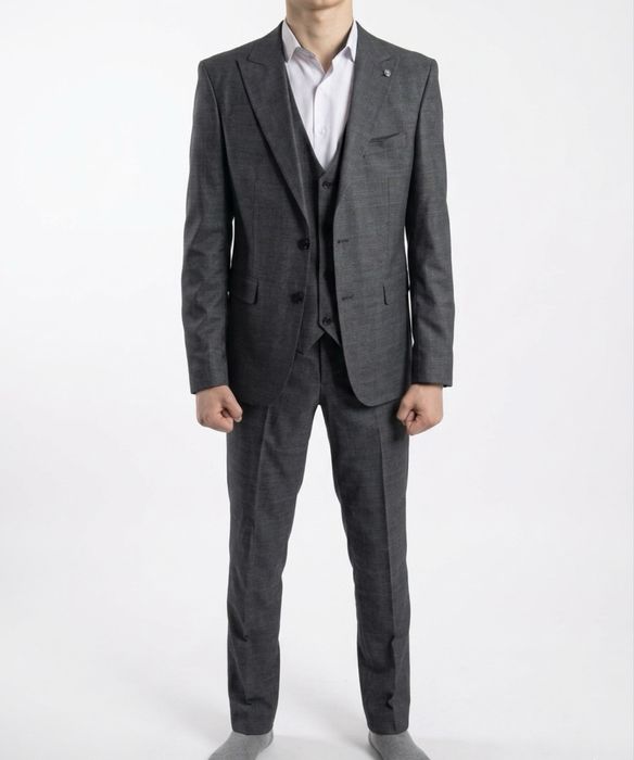 Мужской костюм размер 46