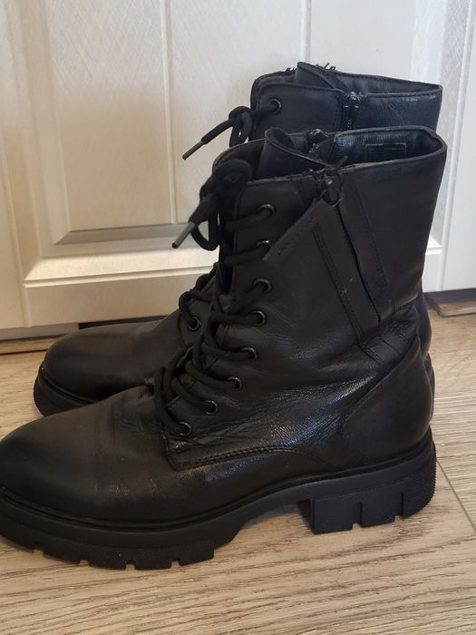 Ботинки чёрные 40 размера