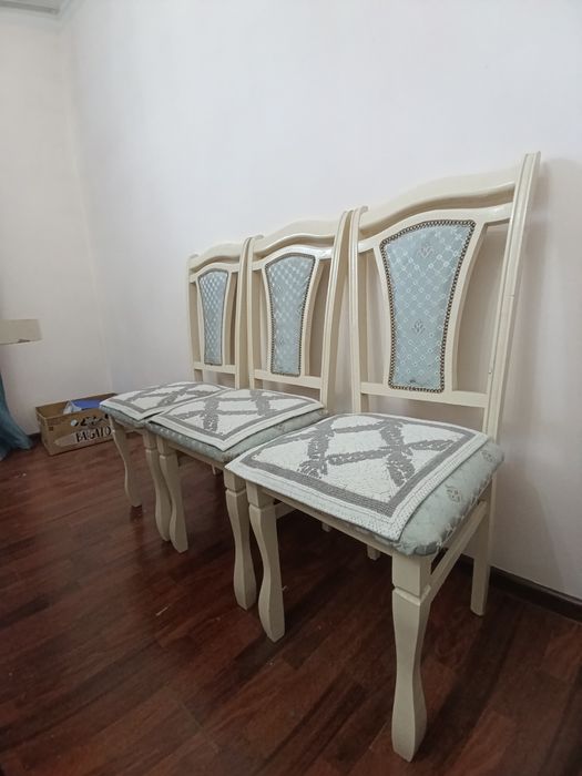 Продам стол и стулья