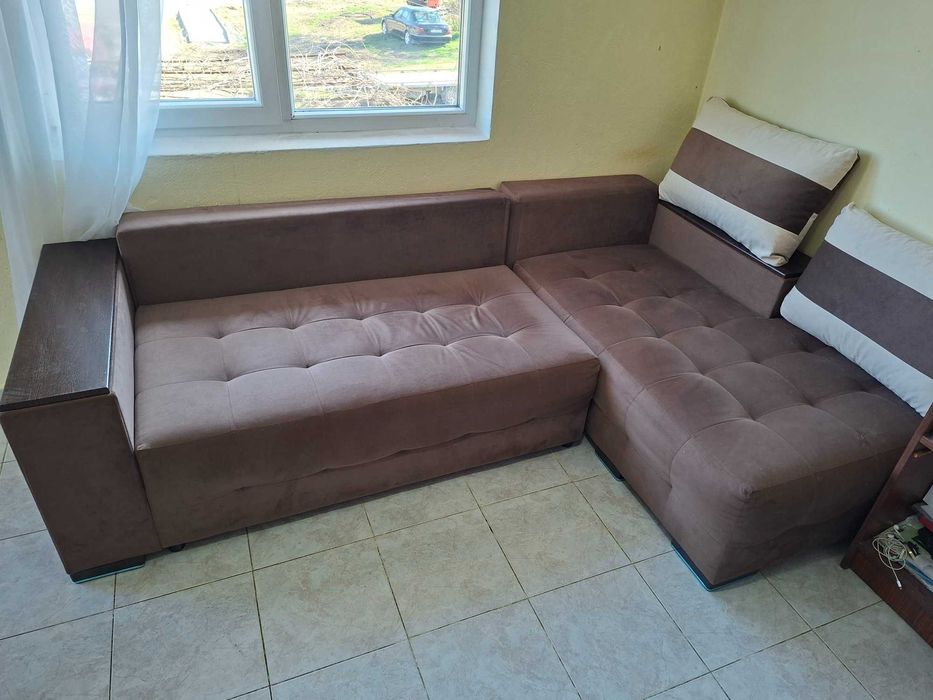 Ъглов  диван купуван е преди 1 година,230 височина на 140 широчина е