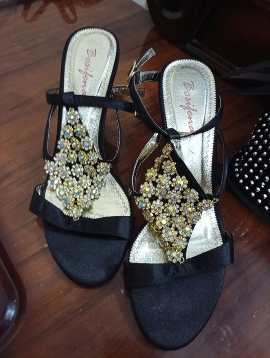 Обувлар харбири 50миндан иктаси 100 мингдан