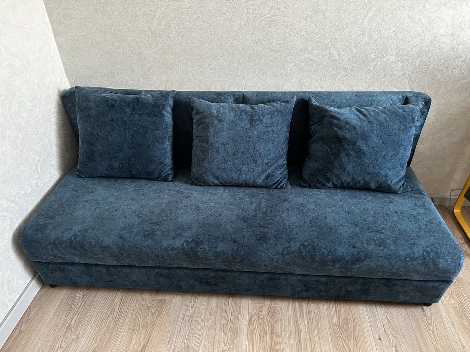 Диван синий раскладной
