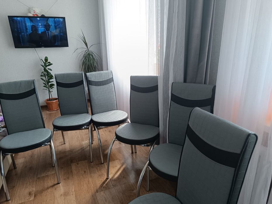 Продам стол и стулья в Астане