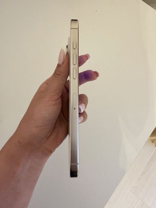 Продам iPhone 16 pro max с гарантией