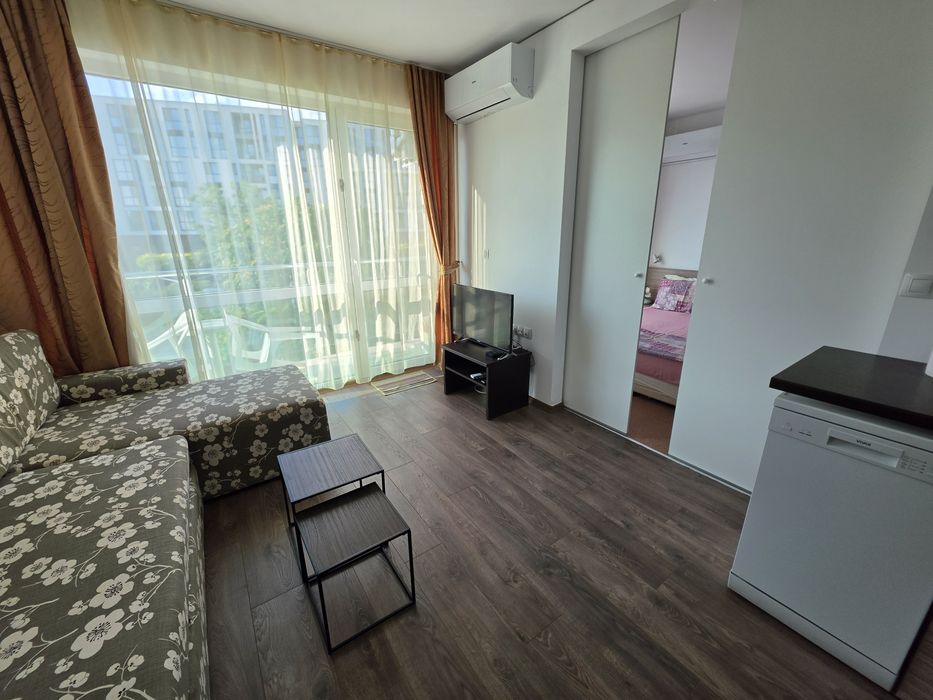 Стилен двустаен апартамент на 100 м от плажа в кв. Сарафово (к.с. Клара)