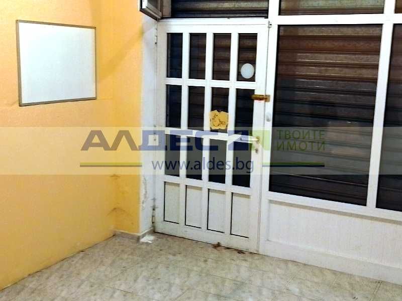 Дава се под наем Магазин в София, Център - 50 кв.м за 408 € - Снимка #2