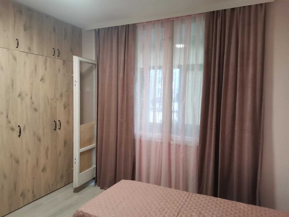 Нощувки в тристаен апартамент център