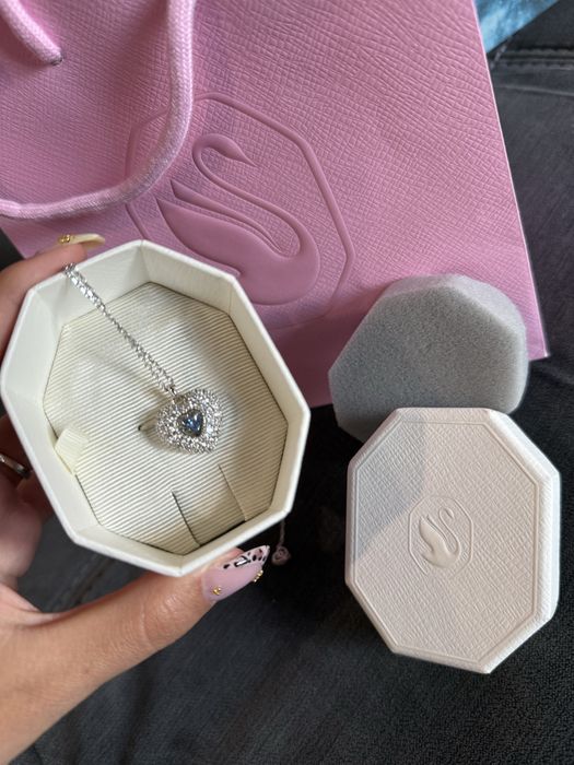 Колие Swarovski с висулка сърце