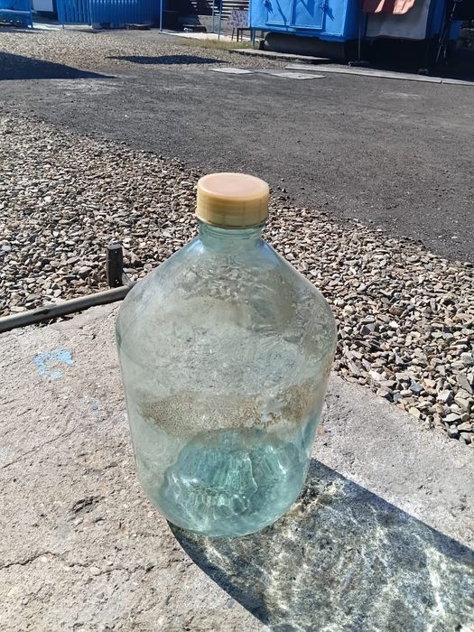 Продам большие бутылки