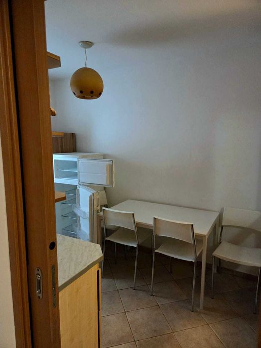 Ofer spre închiriere apartament cu 2 camere situat în Arad, zona UTA, complexul ARED, bloc R5, etaj 1.